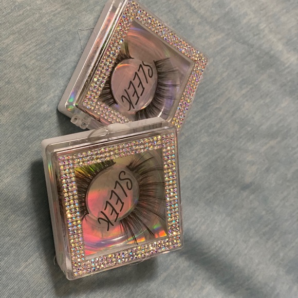 Lashes - Picture 2 of 6